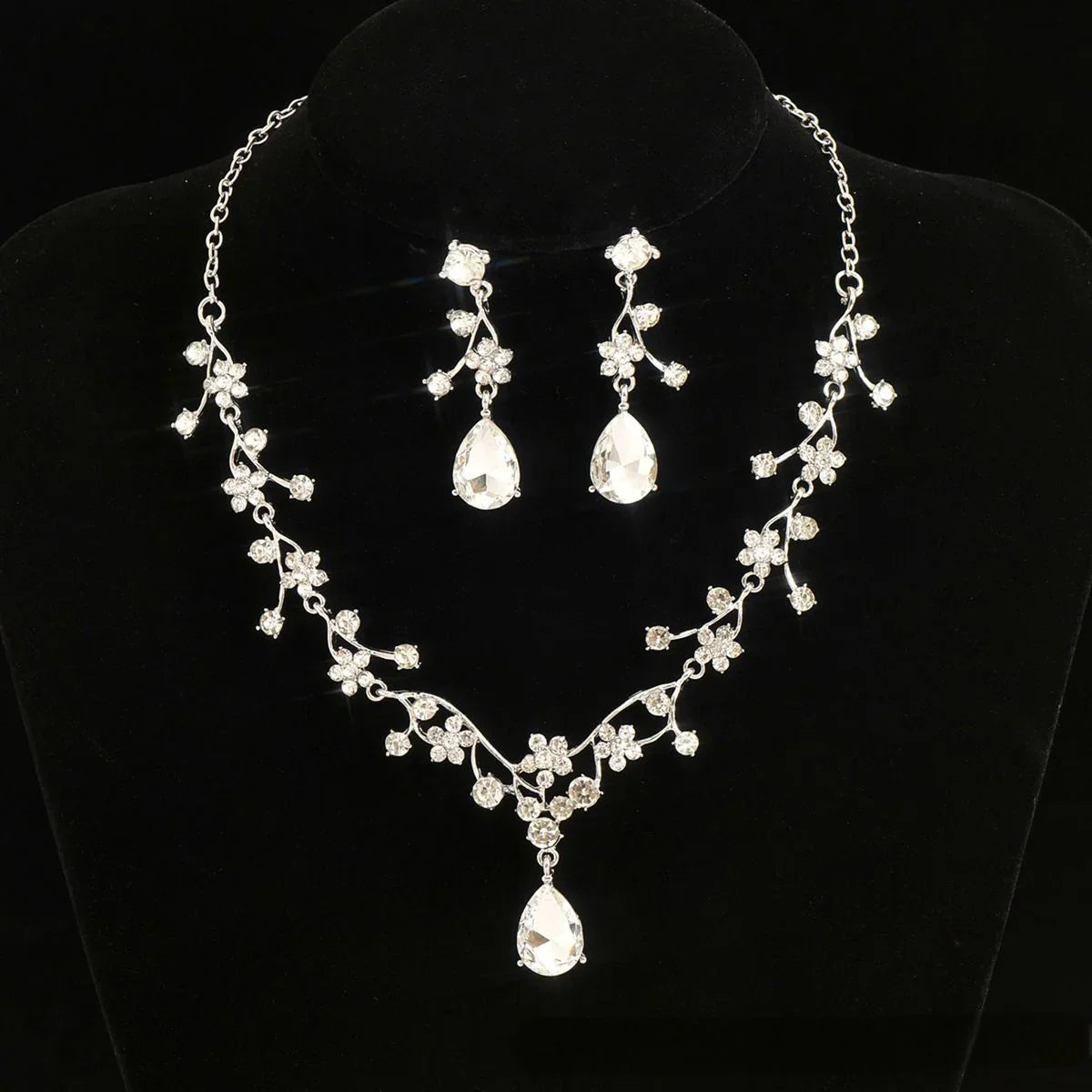 Elegant Silver Leaf Crystal Necklace & Earrings Set – Luxury Fashion Jewelry in the USA