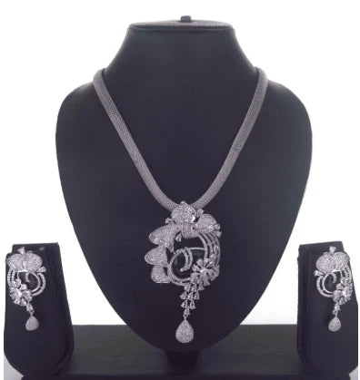 Silver Radiance Designer Necklace Set – Timeless Elegance for Fashion Lovers in USA